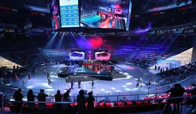 了这场闹剧 了这场闹剧